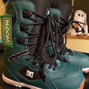 DC Mutiny Snowboard Boots